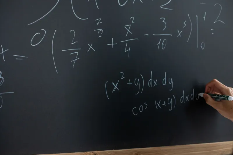 What Students Read Before You Speak: The Hidden Power of Your Pre-Class Board